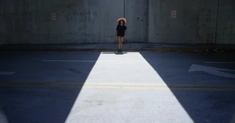 Female dancer performing her routine under an overpass Vídeo Stock 97022342