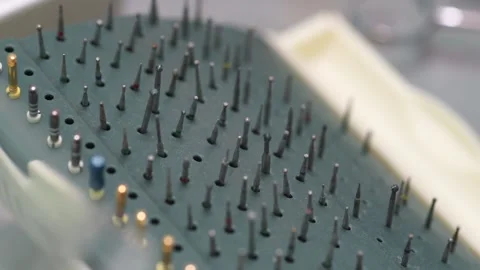 Female dentist checking up patient teeth Video stock 137404696