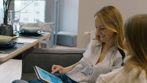 Female Designers Using Tablet and Chatting on Sofa Vidéo 101367314