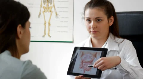 Female doc explaining something in tablet to patient Video stock 22936046