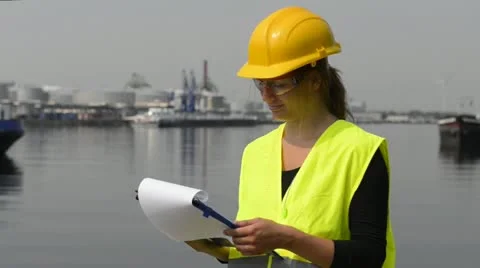 Female Docker with clipboard Stock Footage 11498673