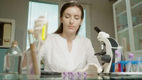 Female Doctor In Laboratory With Microscope 库存影片 127249304
