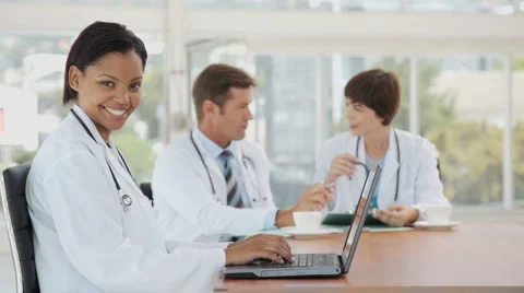 Female Doctor Posing while working on her Laptop Видео 892806