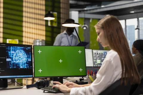 Female engineer developing applications using PC, integrating AI Foto stock