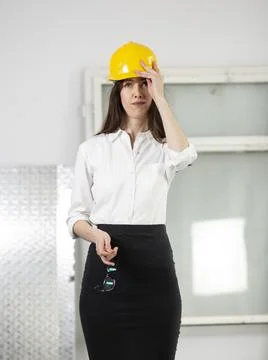 Female engineer in hardhat Фото