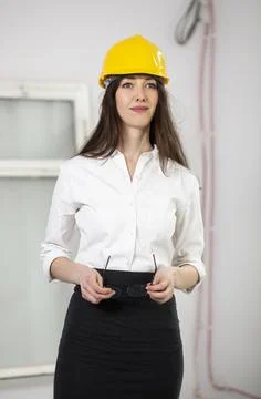 Female engineer in hardhat Фото