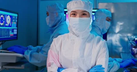 Female engineer looking at you Video stock 166835466