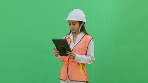 Female Engineer Powering On Tablet Green Screen 스톡 동영상 331152544