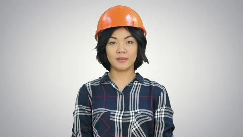 Female engineer standing and talking to a camera on white background Vídeos de archivo 90354034