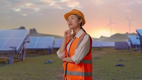 Female Engineer Thinking About Something at Energy Farm Видео 331026418