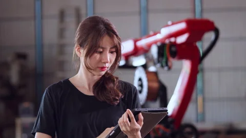 Female engineer using tablet in factory Stock-Footage 282031057