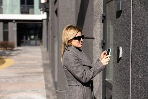 Female entering secret key code for getting access and passing building using 스톡 사진