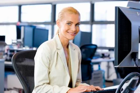 Female executive using computer Foto stock