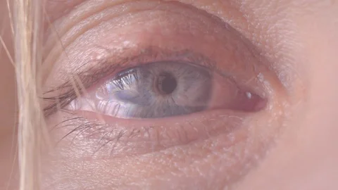 The female eye cries and tears are flowing macro video Stock-Footage 98266653