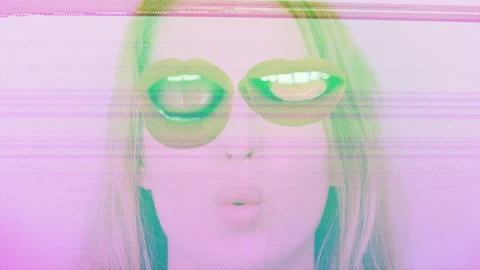 Female face with donuts Vidéo 228870049