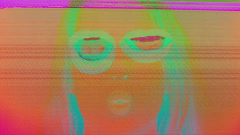 Female face with donuts Vidéo 228870104