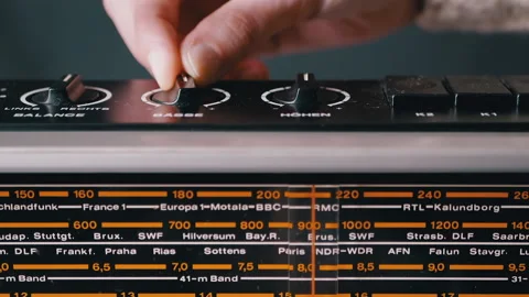 Female Fingers Spinning the Knobs Volume on an Old Tape Recorder. Zoom 스톡 동영상 170804967