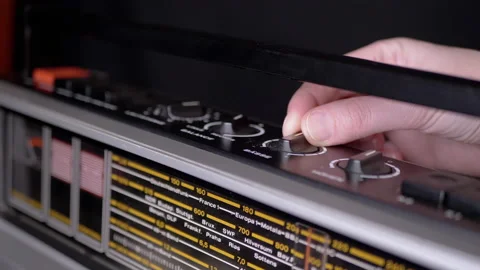 Female Fingers Spinning the Knobs Volume on an Old Tape Recorder. 4K. Close up 스톡 동영상 170805395