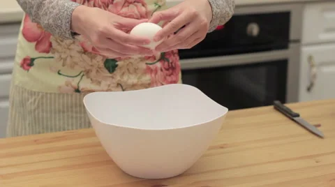 Female hand to breaking an egg Stock Footage 61367169