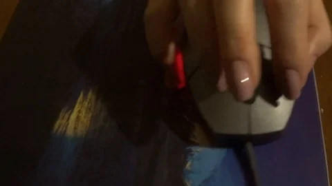 Female hand with computer mouse 動画素材 87380660