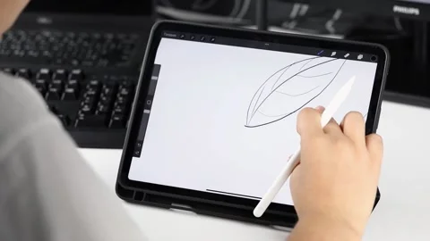 Female hand draws on a tablet Stock-Footage 220521311