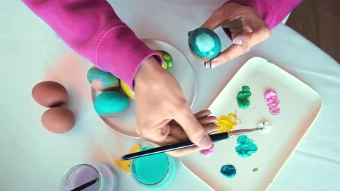 Female hand painted Easter eggs, paints and brushes on wooden background Stock-Footage 151354986