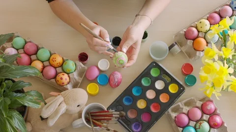 Female hand painting the Easter egg Stock Footage 87472313