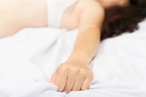 Female hand pulling white sheets in ecstasy Stock-Fotos