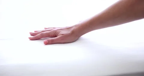 Female hand testing hardness of white orthopedic mattress 스톡 동영상 270917962