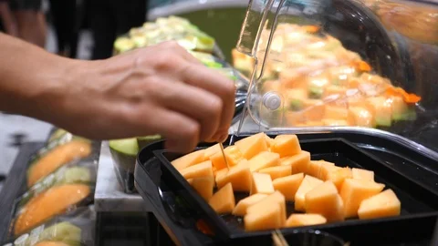 Female Hand Trying Cutted Melon At Supermarket. Stock-Footage 101589488