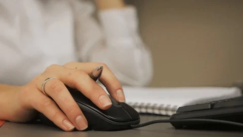 The female hand uses a computer mouse. Stock Footage 117473968