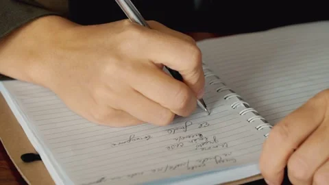 Female hand writing in the notepad Stock-Footage 132051766