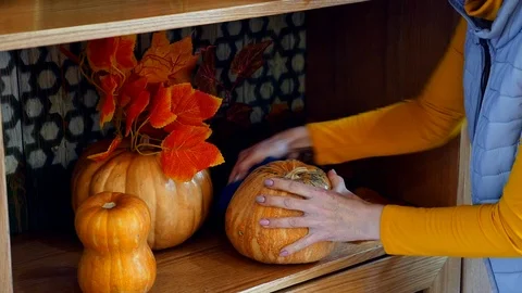 Female hands clean the pumpkin shell dust. Woman cleaning house for Halloween Video stock 125978121