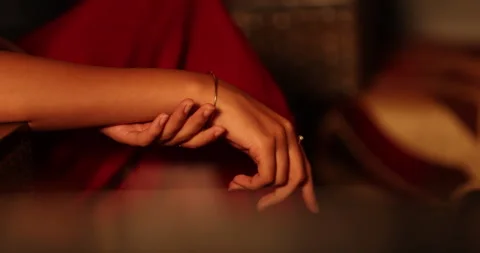 Female Hands closeup 動画素材 335666522
