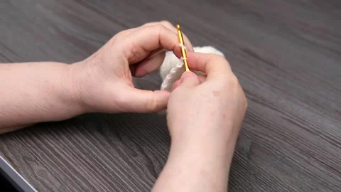 Female hands knitting close-up 스톡 동영상 286968630