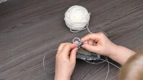 Female hands knitting close-up Stock-Footage 289389216