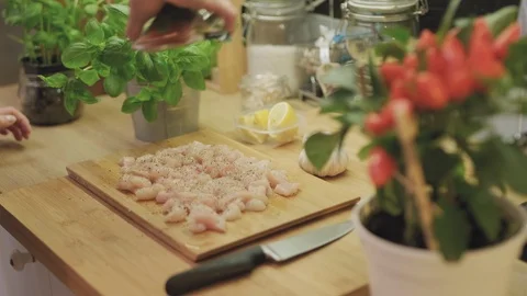 Female hands prepare meat. Video stock 118948286