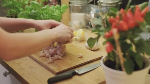 Female hands prepare meat. Video stock 118948349