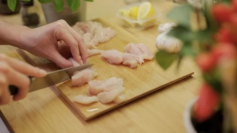 Female hands prepare meat. Video stock 118949435