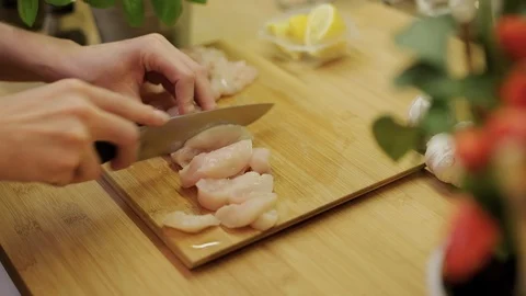 Female hands prepare meat. Video stock 118949833