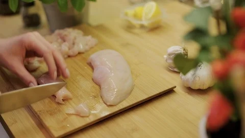 Female hands prepare meat. Video stock 118950101