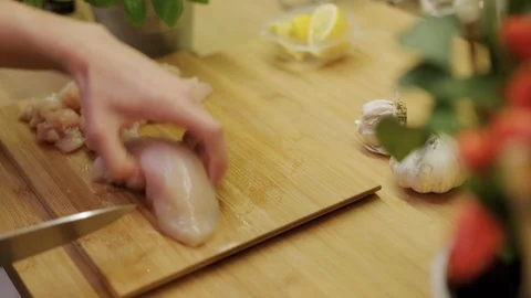 Female hands prepare meat. Video stock 118950329