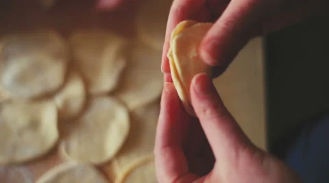 Female hands preparing dumplings Vídeo Stock 58876864
