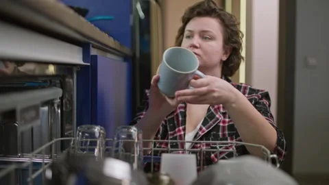 Female hands remove clean dishes from the dishwasher in the kitchen Video stock 309536904