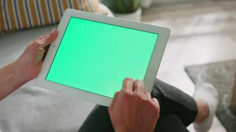 Female Hands Scroll Tablet Computer with Chroma Key Stock Footage 138535969