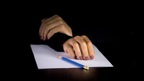 Female hands trying to write a statement. Foto stock