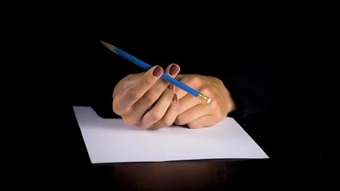 Female hands trying to write a statement.  Foto stock
