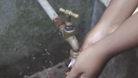 FEMALE HANDS TURNING ON PIPE Video stock 145451292