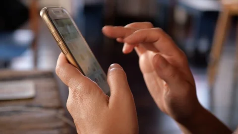 Female Hands Using Smartphone Stock-Footage 91574716