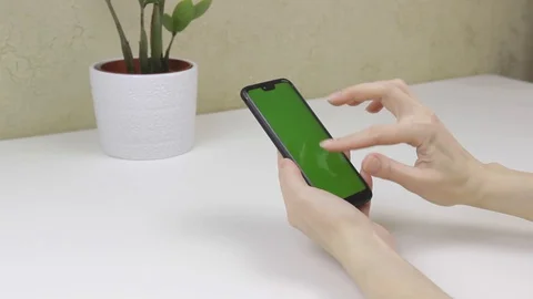 Female hands using a smartphone with green screen Stock Footage 127838121
